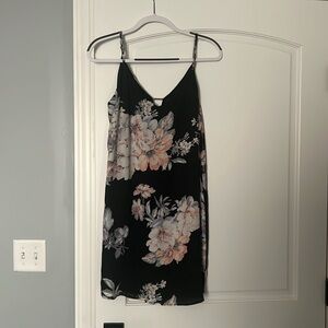 Perfect summer dress! Light weight and can we dressed up or down!